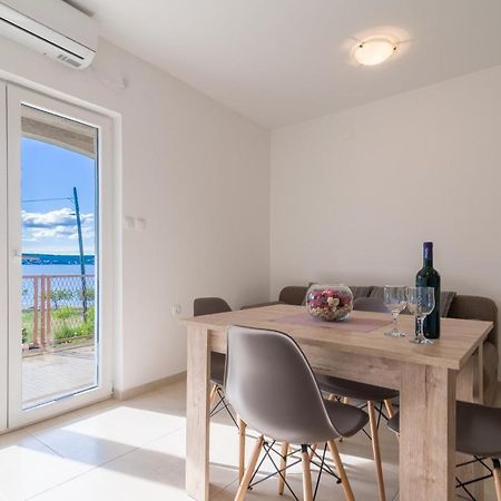 Apartmani Dupor Gornji Karin Esterno foto