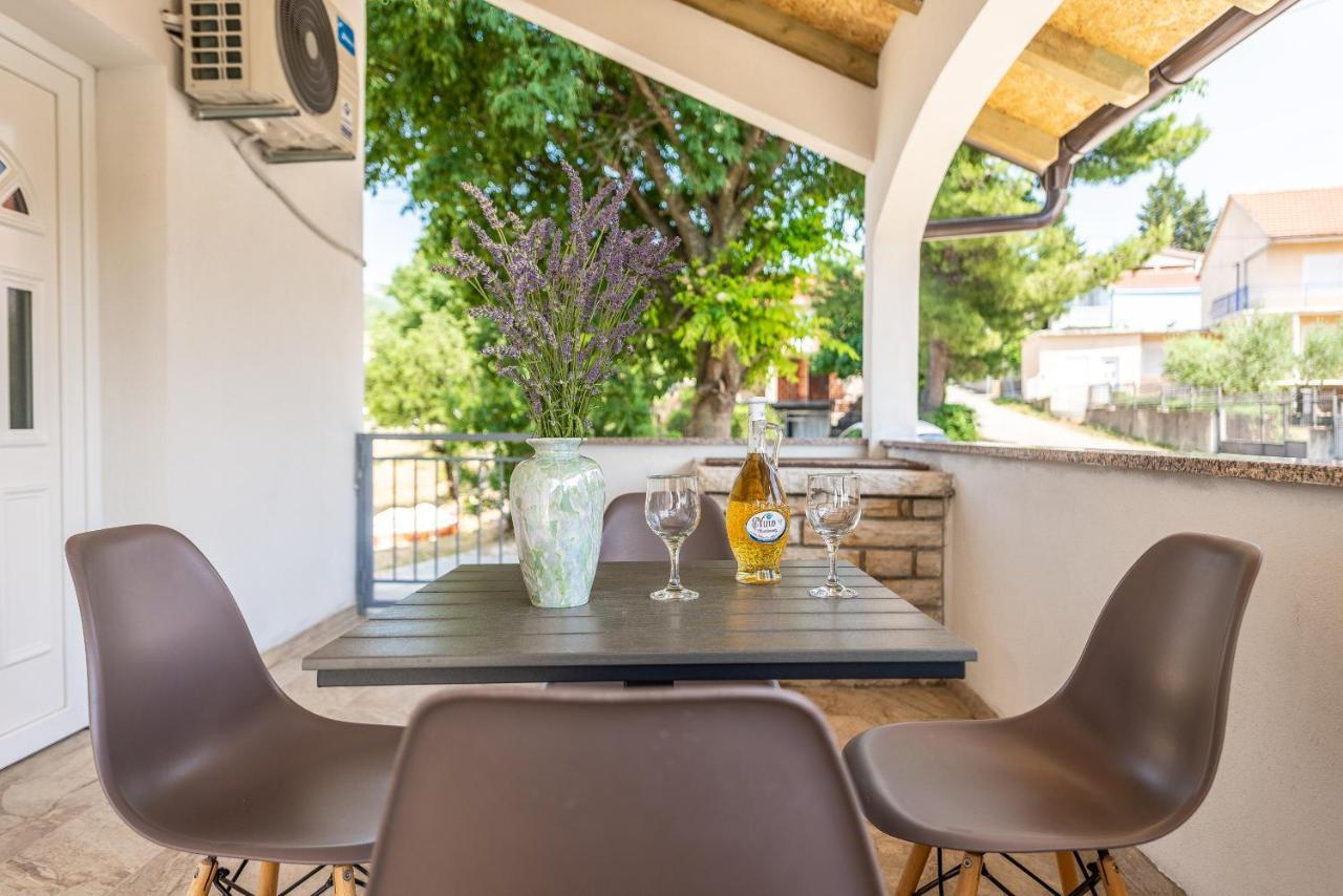 Apartmani Dupor Gornji Karin Esterno foto