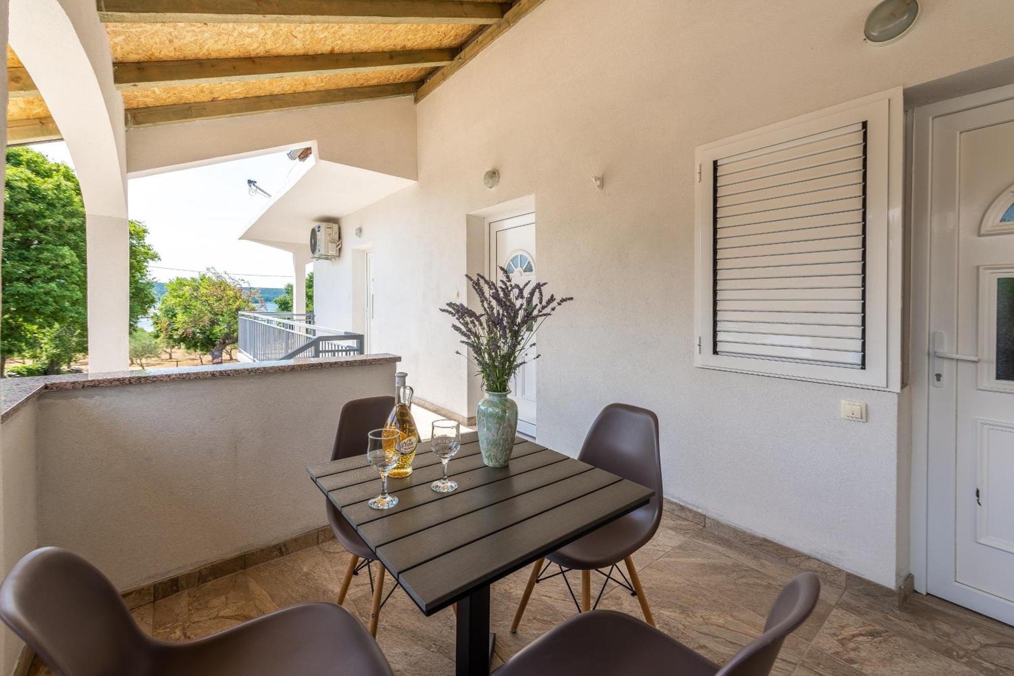 Apartmani Dupor Gornji Karin Esterno foto