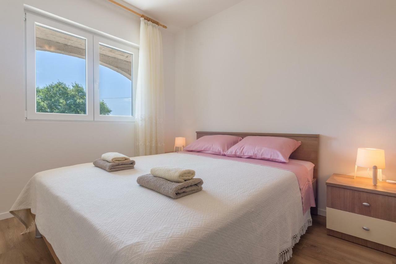 Apartmani Dupor Gornji Karin Esterno foto
