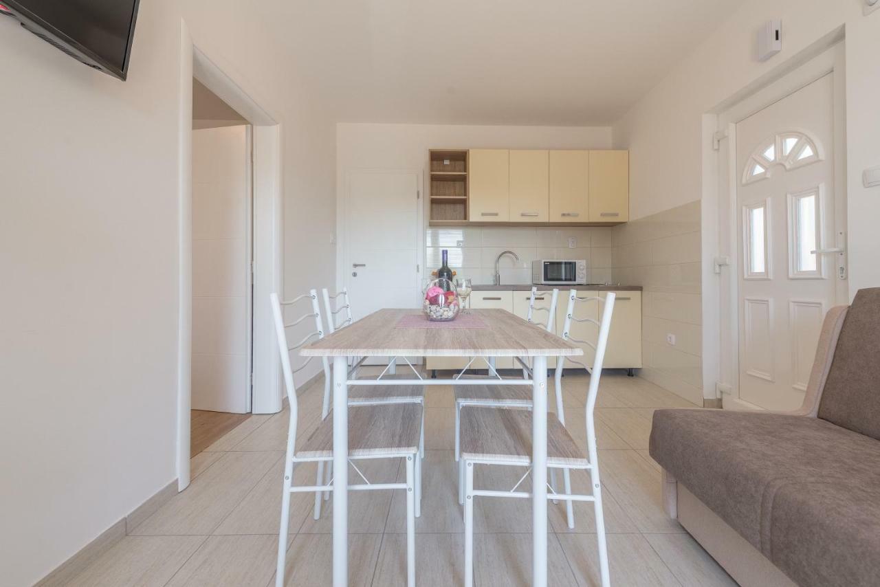 Apartmani Dupor Gornji Karin Esterno foto