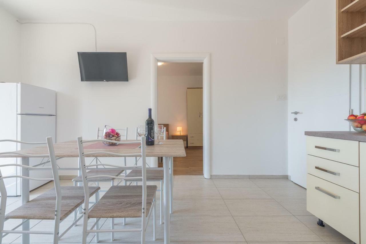 Apartmani Dupor Gornji Karin Esterno foto