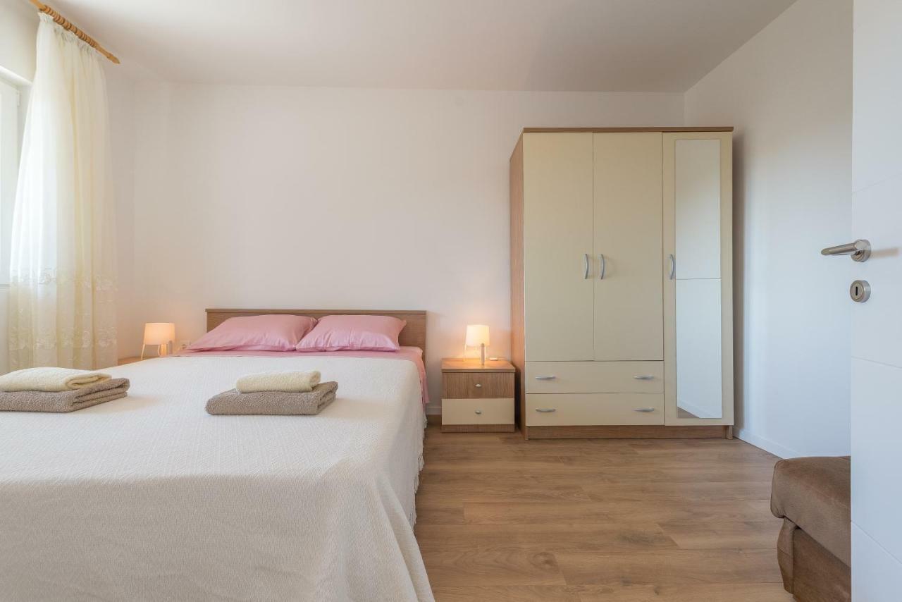 Apartmani Dupor Gornji Karin Esterno foto