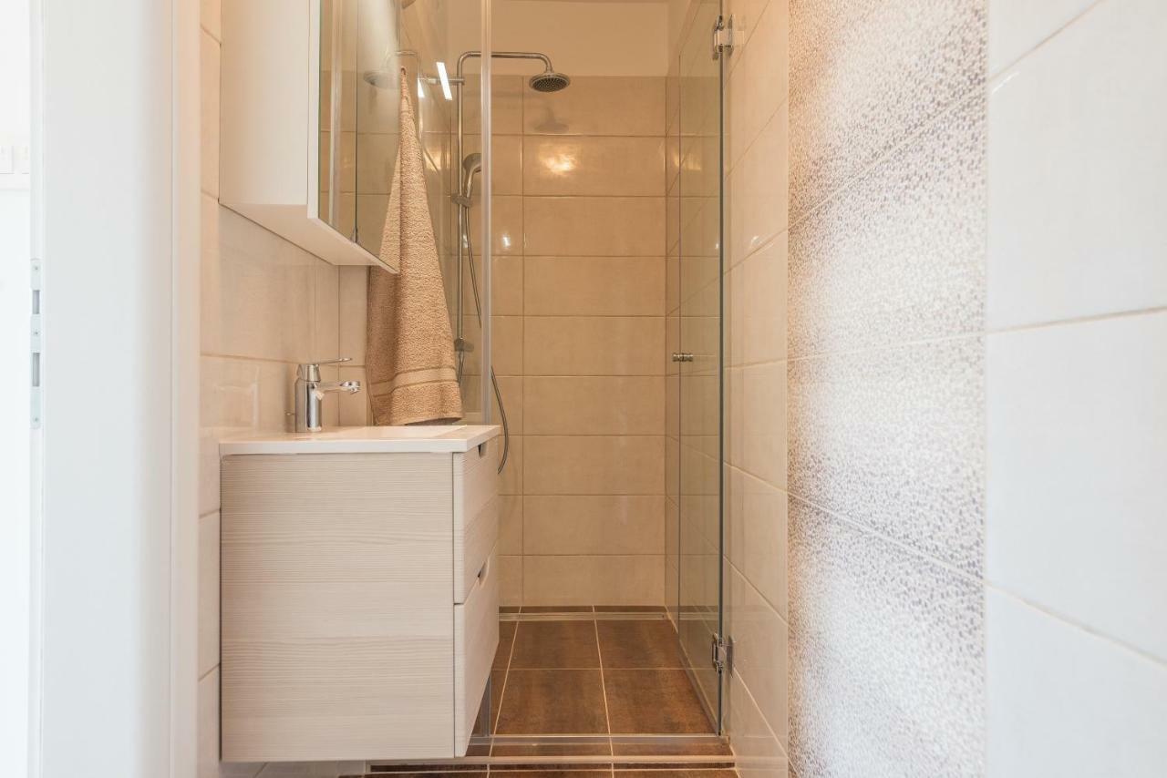 Apartmani Dupor Gornji Karin Esterno foto