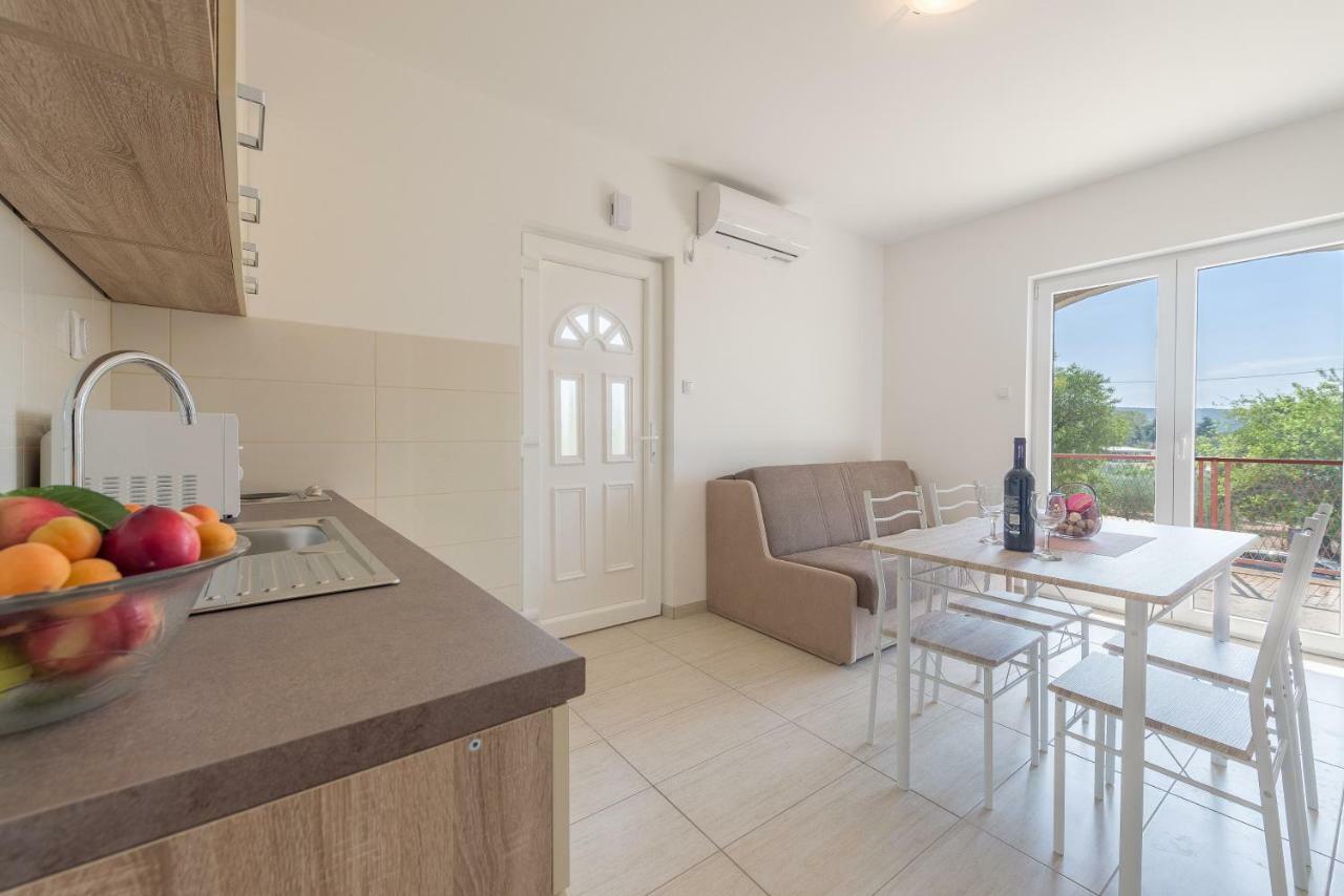 Apartmani Dupor Gornji Karin Esterno foto