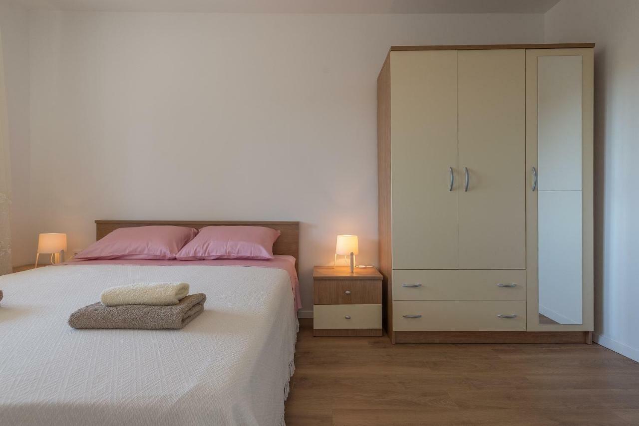 Apartmani Dupor Gornji Karin Esterno foto