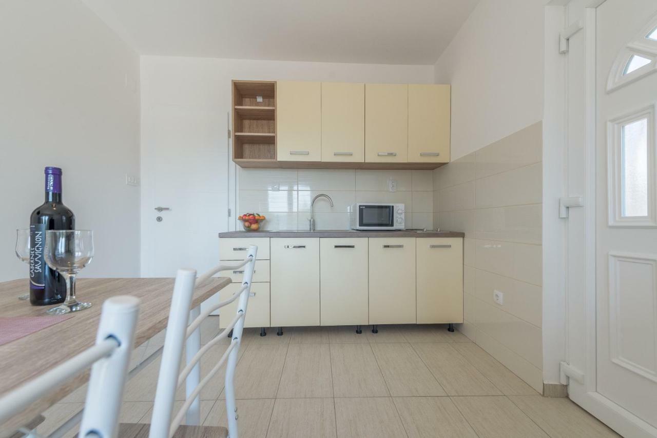 Apartmani Dupor Gornji Karin Esterno foto