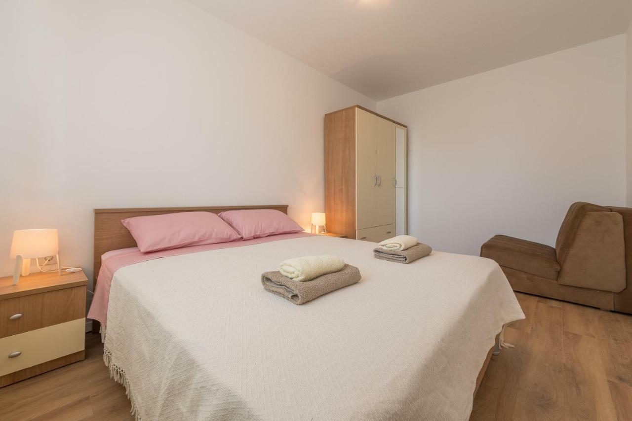 Apartmani Dupor Gornji Karin Esterno foto