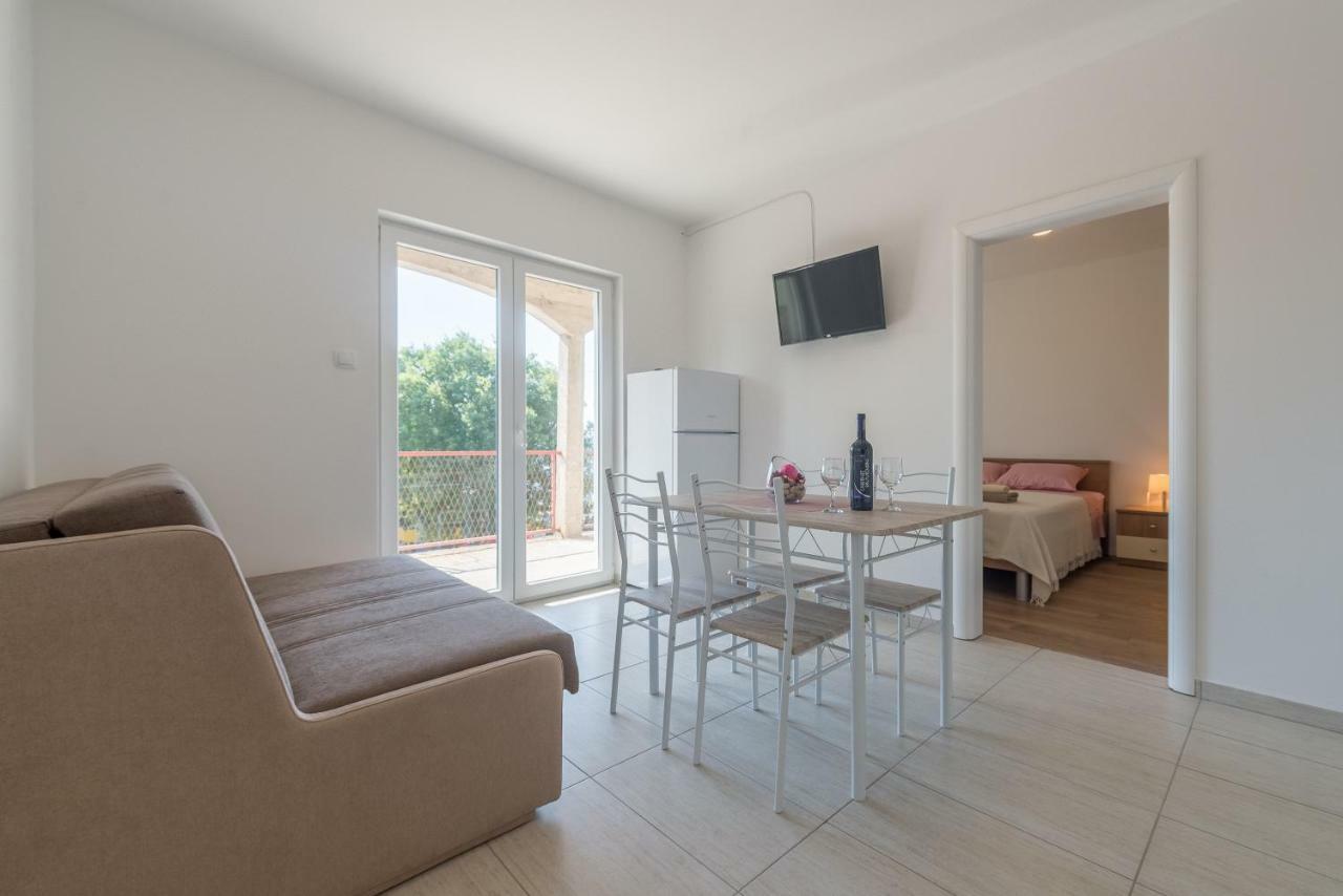 Apartmani Dupor Gornji Karin Esterno foto