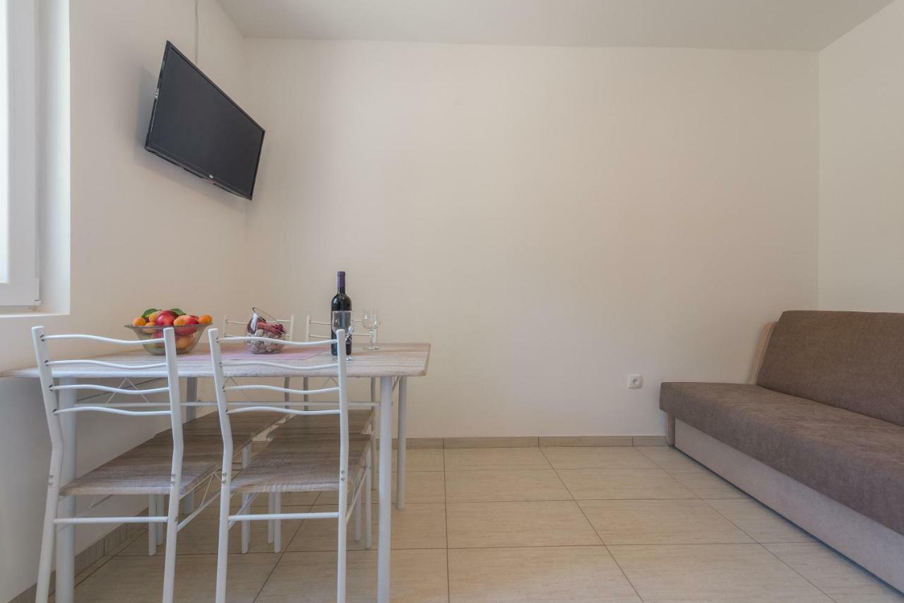 Apartmani Dupor Gornji Karin Esterno foto