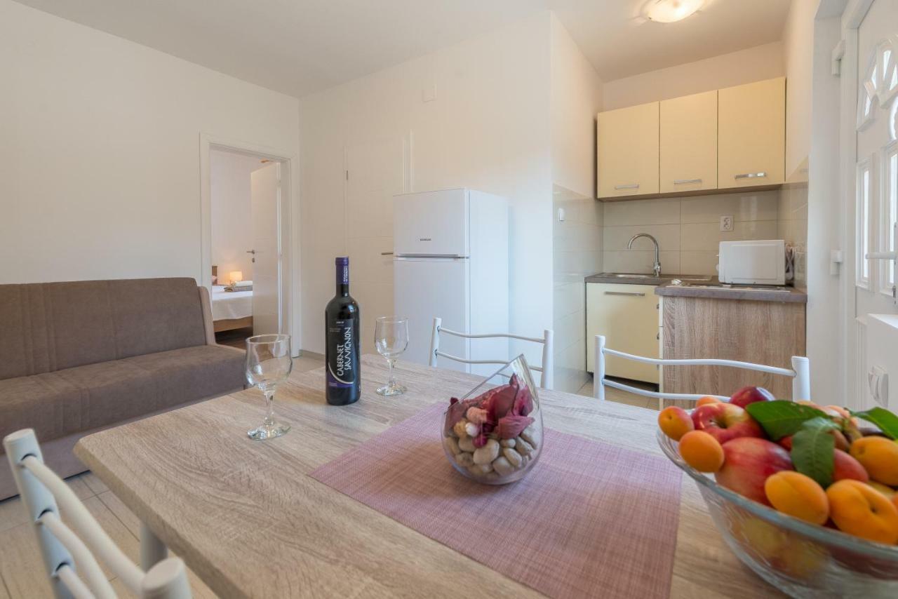 Apartmani Dupor Gornji Karin Esterno foto