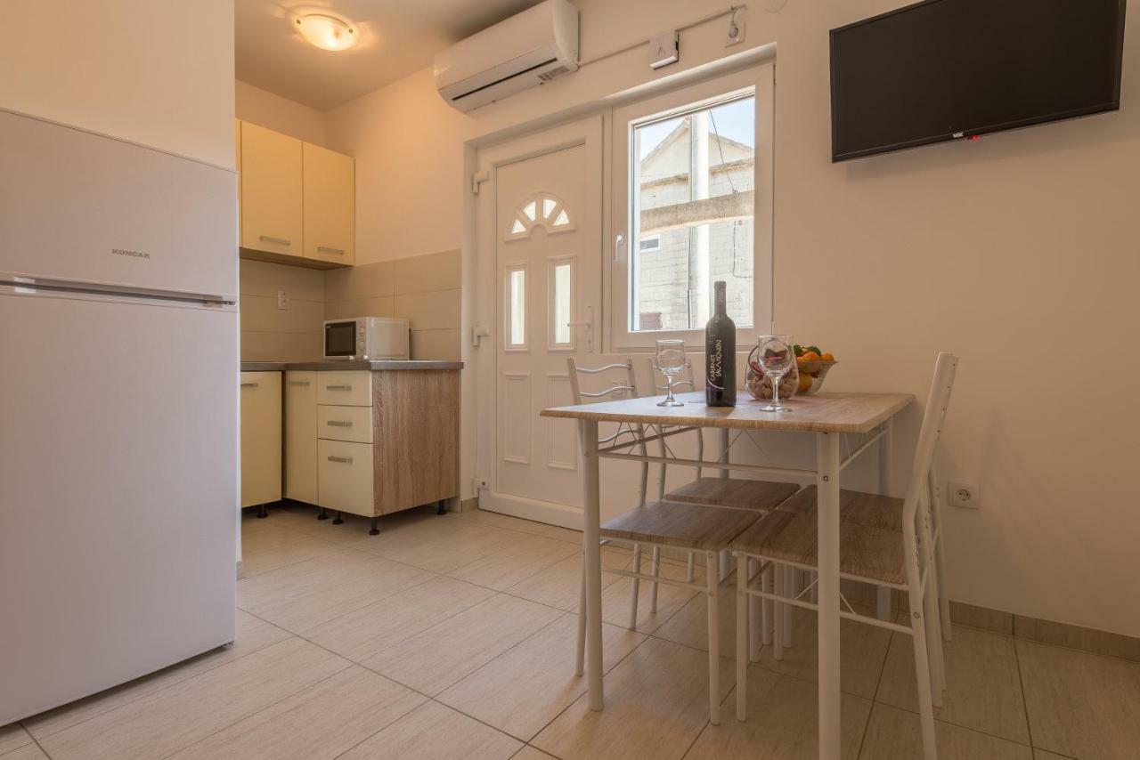 Apartmani Dupor Gornji Karin Esterno foto