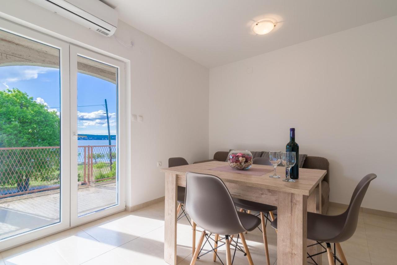 Apartmani Dupor Gornji Karin Esterno foto