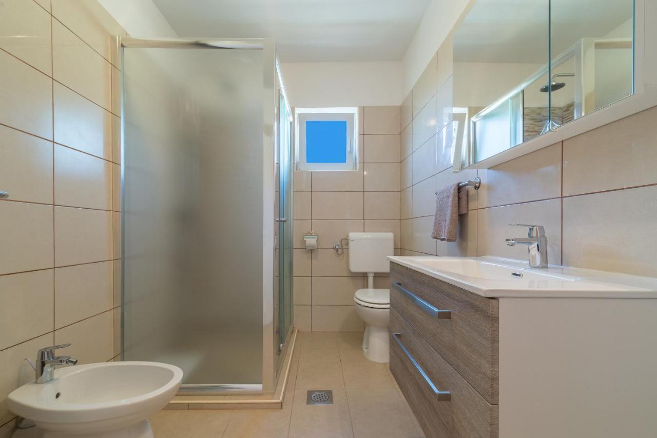 Apartmani Dupor Gornji Karin Esterno foto