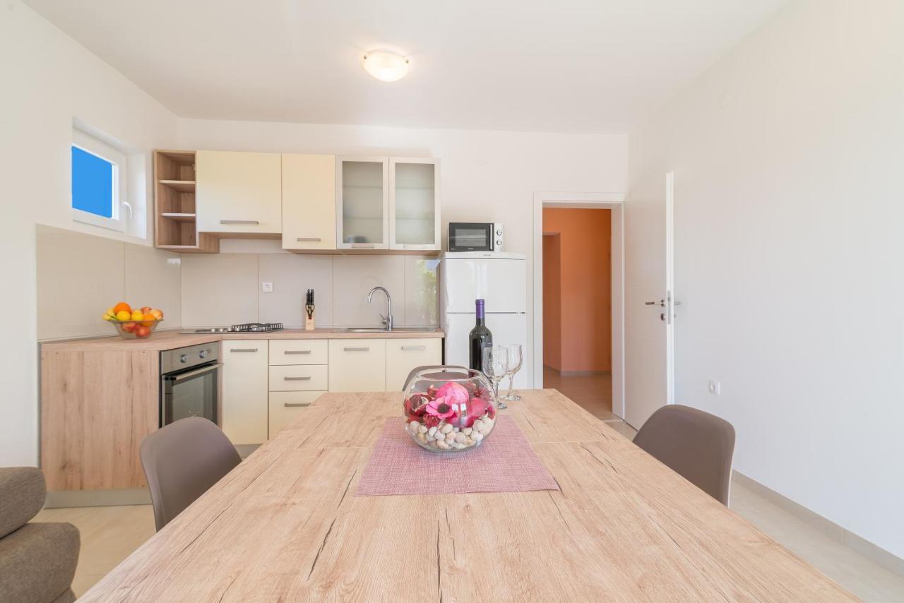 Apartmani Dupor Gornji Karin Esterno foto