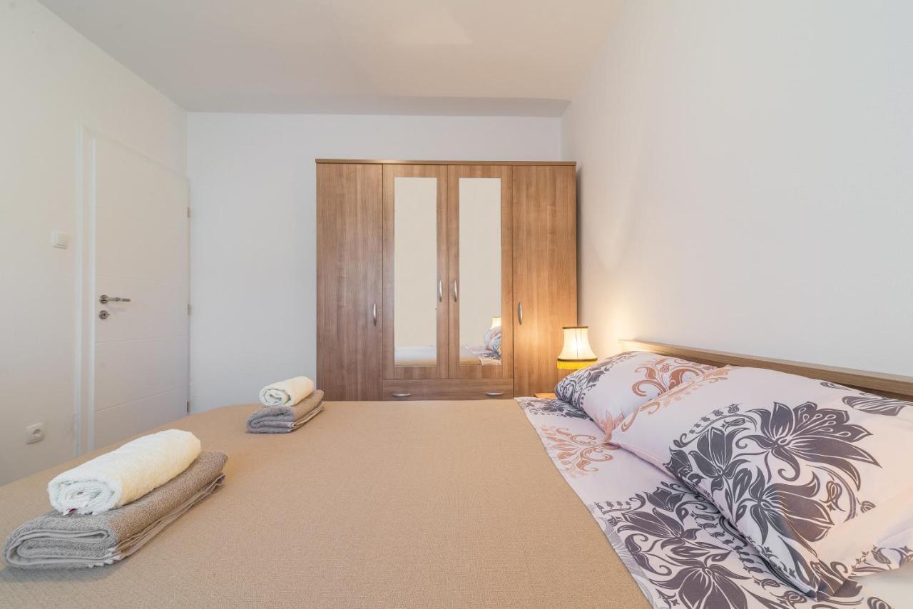 Apartmani Dupor Gornji Karin Esterno foto