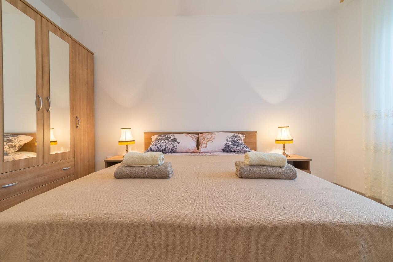 Apartmani Dupor Gornji Karin Esterno foto