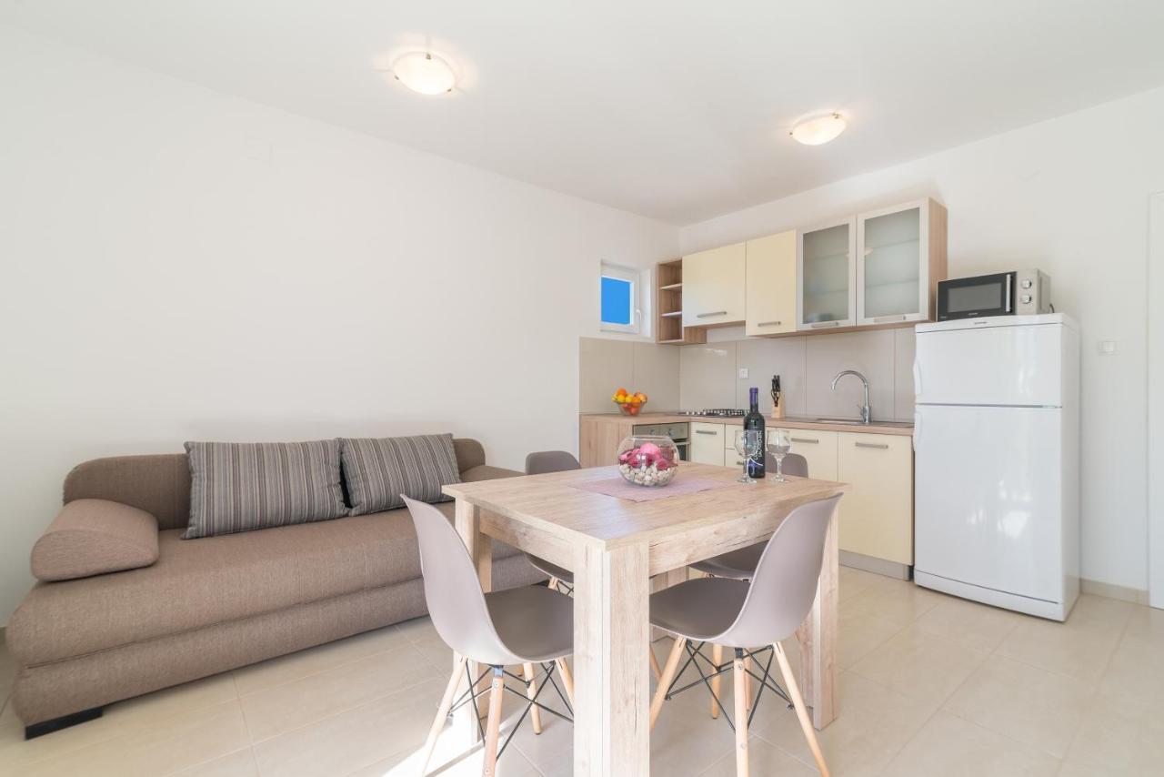 Apartmani Dupor Gornji Karin Esterno foto