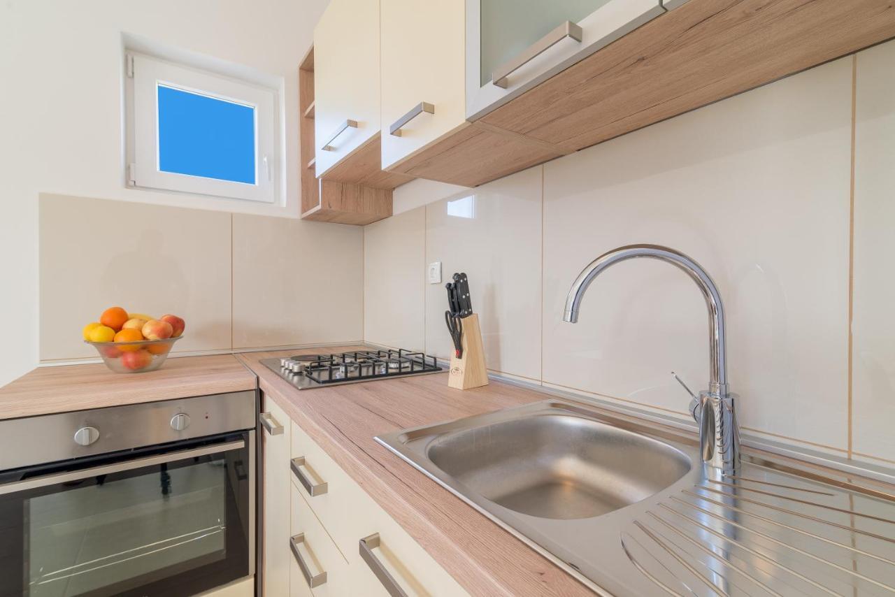 Apartmani Dupor Gornji Karin Esterno foto